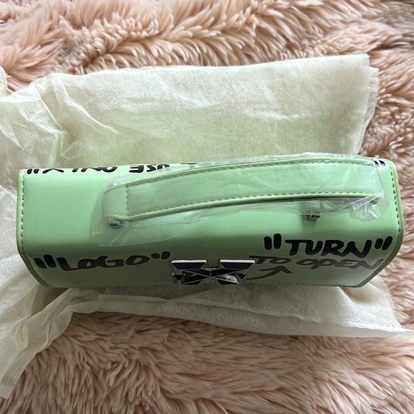 Mint green crossbody purse - Picture 2 of 5
